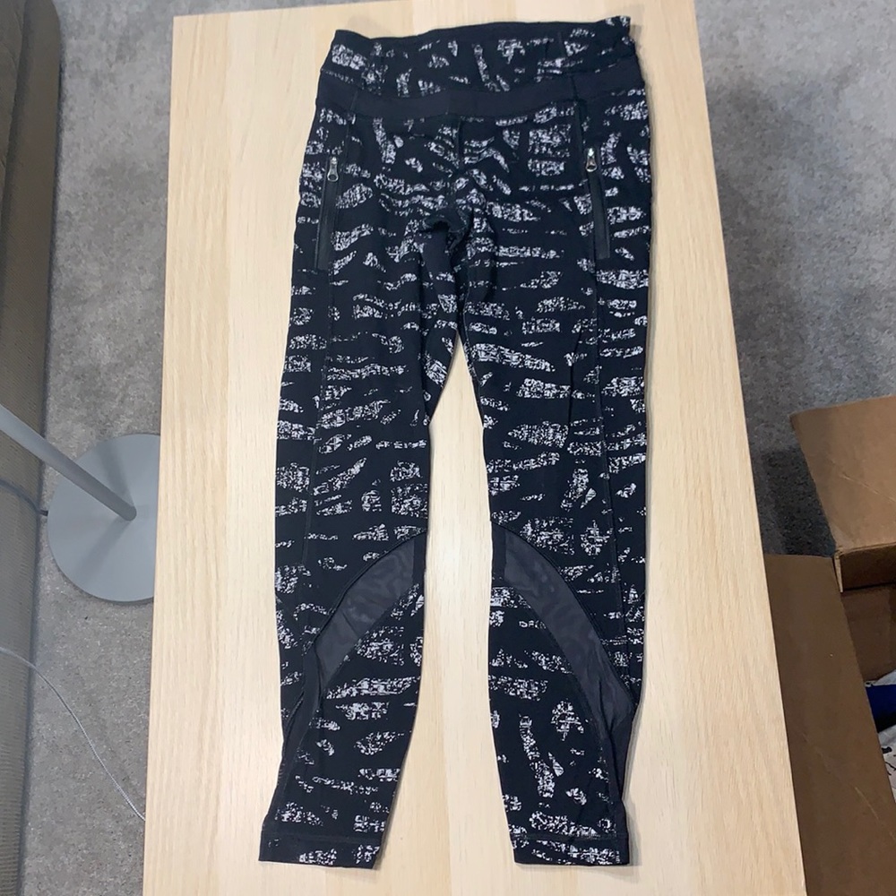 Lululemon Leggings with Mesh Design and Zip Pockets 25” Size 6